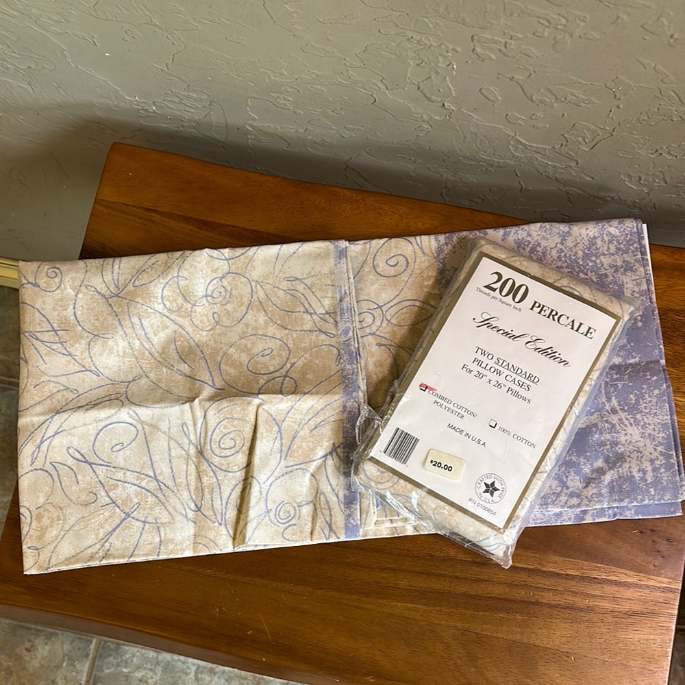 Blue and cream vintage made in the USA pillowcases set of 4 20x26 size‎ New